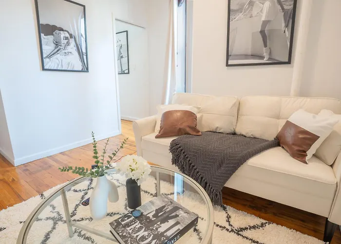 Modern 3Bd Rose Hills Manhattan Terrace Space